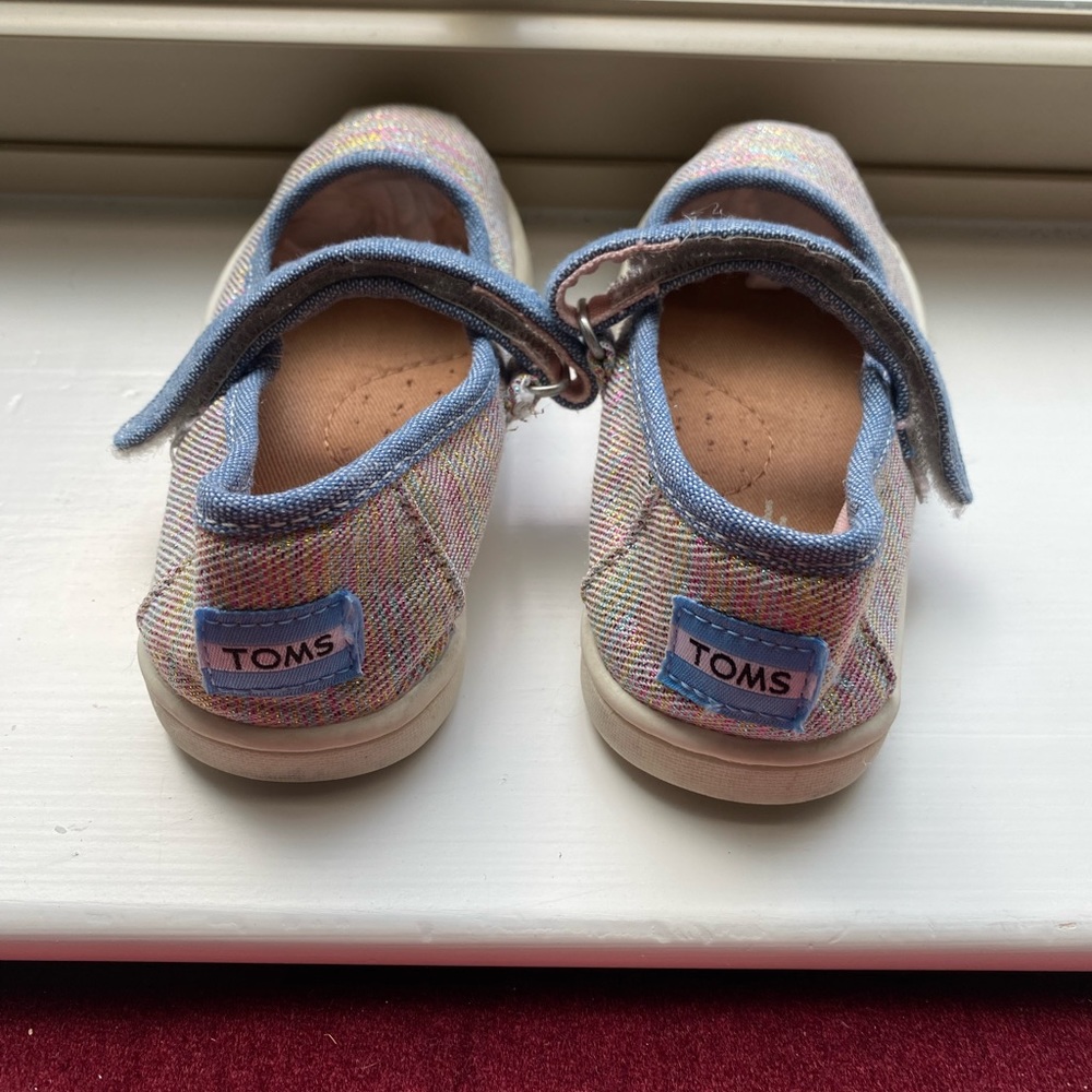 Toms - Picture 5 of 5